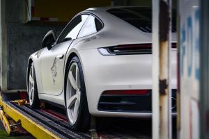Porsche 911 Carrera 4S Crystal Eroded Art Car by Daniel Arsham 2020 года 
